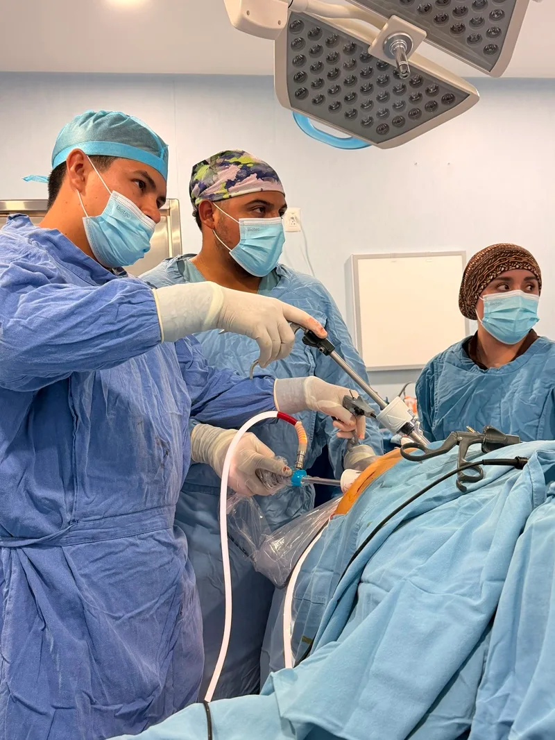 Procedimiento quirúrgico realizado por el Dr. Gerardo Espinoza